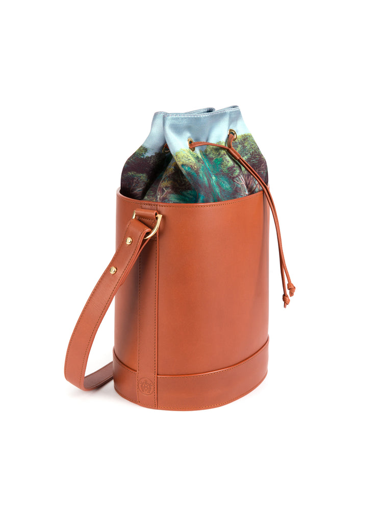 Bucket Bag in Cognac and Montunas